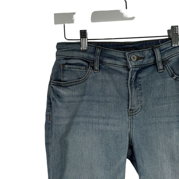 Chicos So Slimming Girlfriend Slim Leg Crop Jeans Light Wash Womens Size 00 US 2 - Picture 2 of 6